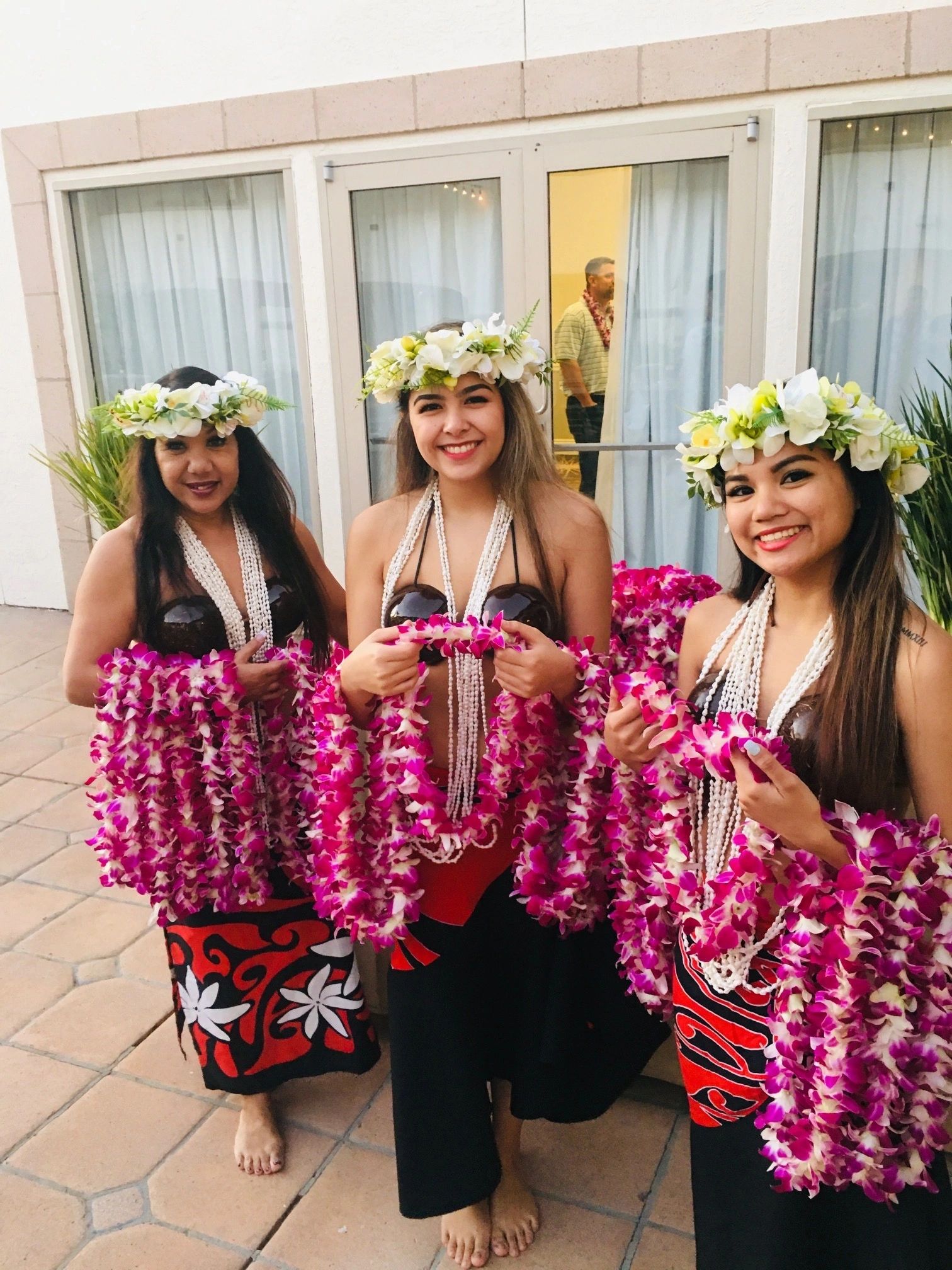Las Vegas luau show performers